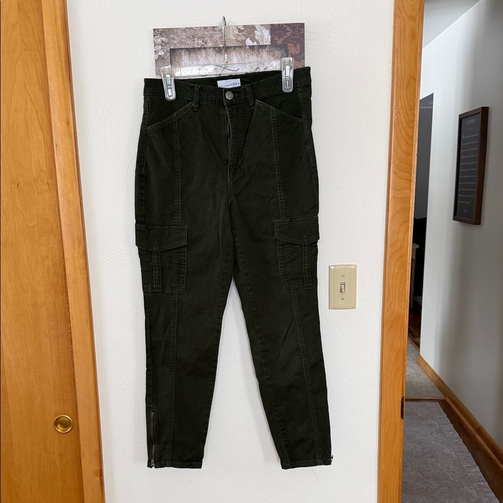 Loft Olive Cargo skinny Pants